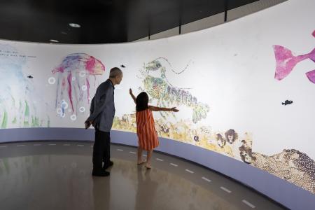 「レオ・レオーニの絵本づくり展」8/27まで好評開催中