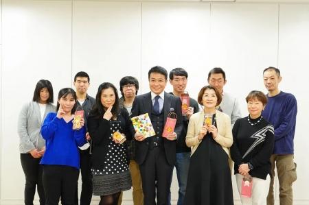 中山秀征さんが、障害者と一緒にバレンタインチョコ作