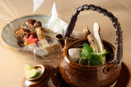 【ホテルオークラ神戸】秋の味覚を贅沢に味わう『松茸