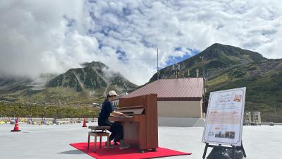 標高2,450mでピアノが弾けるイベント「立山ストリート