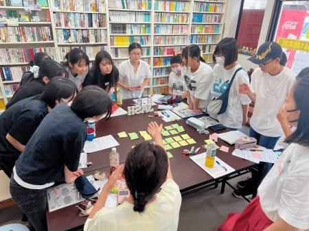【千葉県船橋市】公立図書館にて、学生ボランティアが
