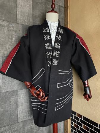 伝統織物を進化させた素材で新しいファッション