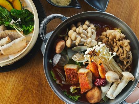 箱根仙石原の癒し宿にて【薬膳鍋・ハーブ蒸し】お食事
