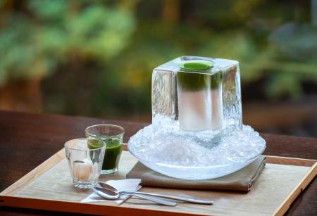 “氷の器”で愉しむアイス抹茶ラテ─ハイアット リージェ
