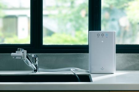 キッチンになじむミニマルデザインの整水器「TRIM ION