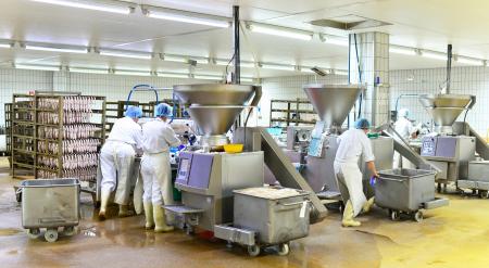 食品工場向け入構者教育・安全研修に革新──AI特許技術
