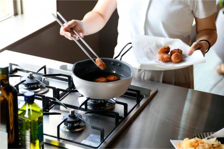 【新商品】メモリ付きだから水や調味料を直接入れて量