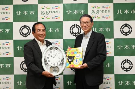 26年続く時計寄贈活動、累計1,000施設を突破！