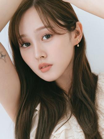 チャンネル登録数95万人突破の美容系YouTuber・鹿の間