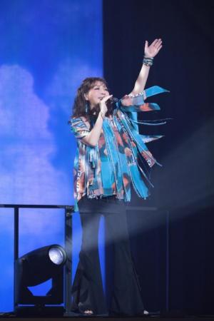 アーティスト 杏里の2025年ライブツアー衣装制作utf-8