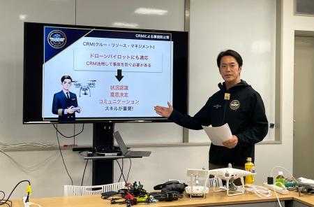元JAL国際線パイロットが監修する“本物のドローン安全