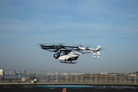 大阪・関西万博にて「空飛ぶクルマ」の公開フライトを