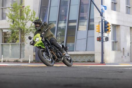カワサキより2025年9月15日に「KLX230SM」を新たなカ