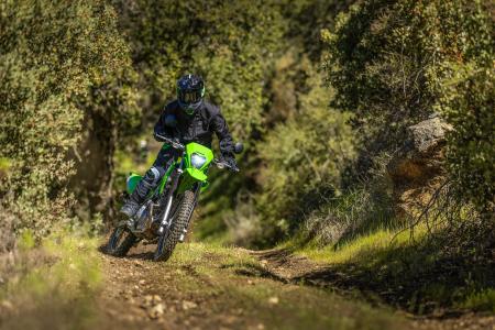 カワサキより2025年9月15日に「KLX230」「KLX230 S」