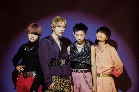 神戸、夜を彩るネオンロックバンド＜猫背のネイビーセ