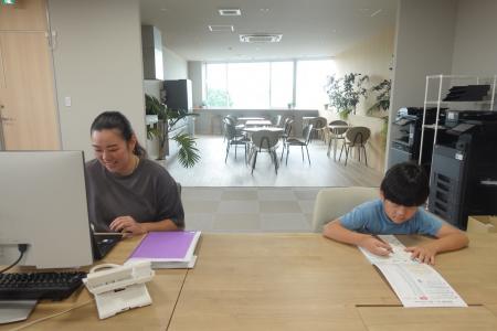 ママの働く姿を見られて嬉しかった！「子連れ出勤」は