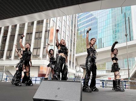 ガールズグループmoxymillが渋谷に登場！新曲「Higher