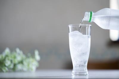 無糖×刺激で爽快にリフレッシュ！猛暑におすすめの炭