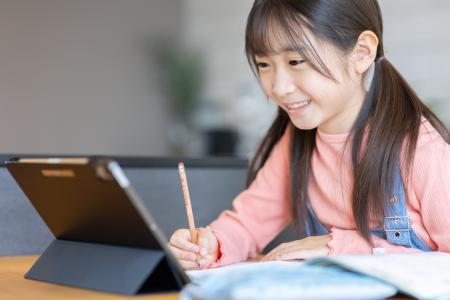 【調査レポート】全国の小学校では夏休みの宿題以外の