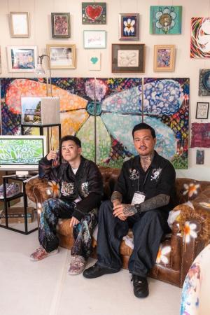極彩色のMUSASHIアートを糸とインクで紡ぎ出したSHISH