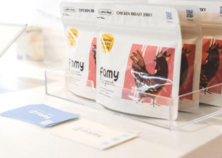 保護犬・保護猫の未来を、ペットフードで支える。Famy
