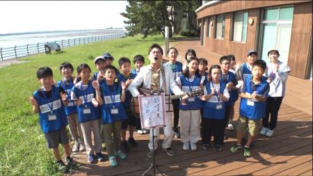 小学生レンジャーと芸人AMEMIYAさんが海への思いを込