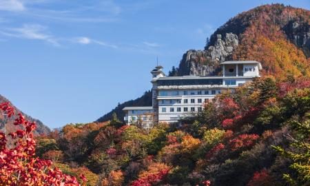 【北海道／層雲峡】夜は紅葉が灯りに染まる――日本一早