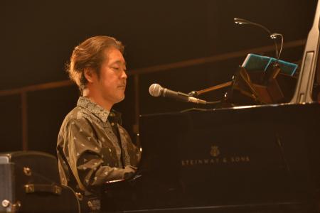 松浦基悦、還暦を迎え自身初の弾き語りアルバム『Nost