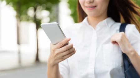 ながらスマホは「退屈しのぎ」と「無意識の習慣」から