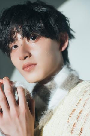 初写真集は発売即重版！注目の若手俳優　葉山侑樹がフ