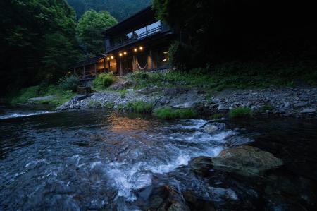 地方初号の「禅サウナリトリート」、奥多摩で高収益を