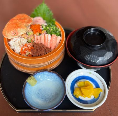 冬の味覚を味わう！香箱カニ１杯丸ごと使用した『香箱