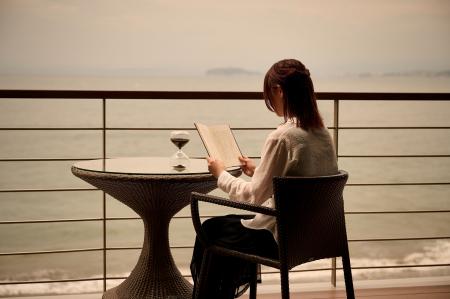 静寂と豊かさに包まれる、大人の秋旅 FOUR SEASONS ST