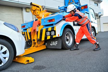 今年のお盆期間、JAF受付件数は全国で7万6087件