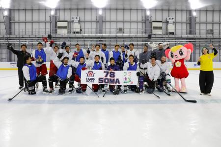 憧れのプロ選手と氷上でセッション！岡山の少年の3年