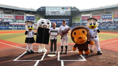 ZOZOTOWN20周年を記念し、BAPE(R)コラボの特別ユニフ