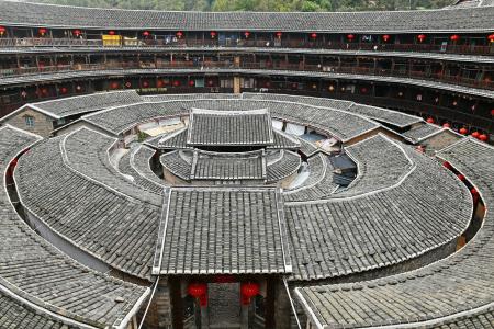 圧巻・絶景の写真160点超　世界の「いわく」を巡る異