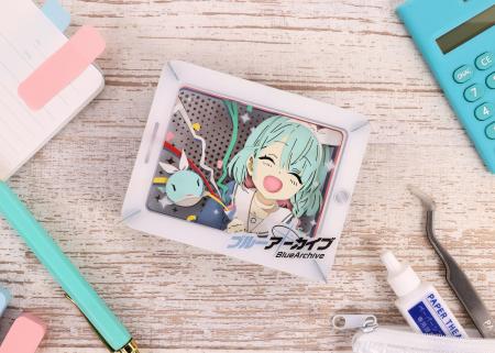 タブレット風のデザインで奥行きあるペーパークラフト