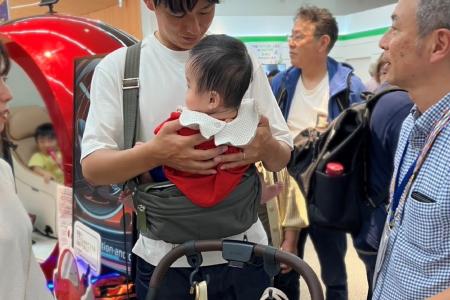 子育て世帯の登園前検温ストレスを軽減　抱っこutf-8