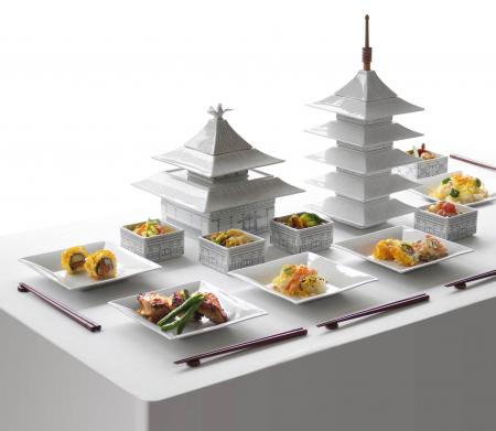 歴史ある古都の建物を磁器で再現。屋根を外すと中から