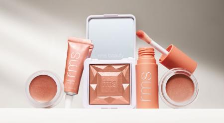 メイクアップアーティストが作った長期的な美しさをサ メイクアップアーティストが作った長期的な美しさをサ