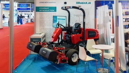 RobinX株式会社、ゴルフ場の芝生管理に特化した自動ロ