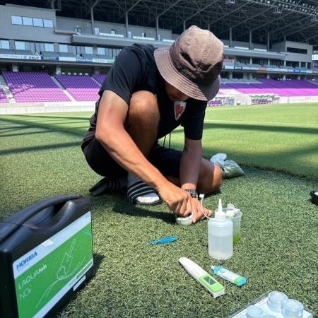 京都サンガF.C.へコンパクト型水質計「LAQUAtwin」を 京都サンガF.C.へコンパクト型水質計「LAQUAtwin」を