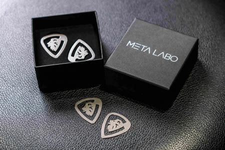 握り方で硬さが変わる！可変硬度チタン製ギターutf-8