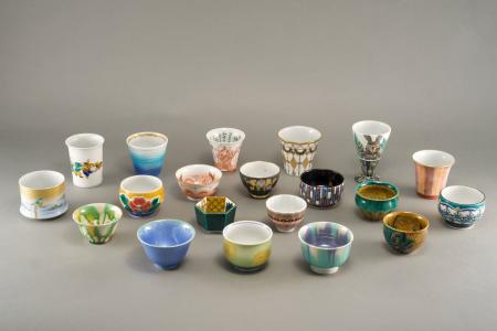 小松市、九谷焼作家20名による至高のぐい呑みコレクシ 小松市、九谷焼作家20名による至高のぐい呑みコレクシ