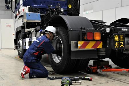 トラック・バス向けソリューション活動強化へ、utf-8