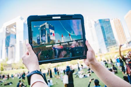 AR観戦に多くの観客が熱狂!“空飛ぶレース機”が大阪の AR観戦に多くの観客が熱狂!“空飛ぶレース機”が大阪の