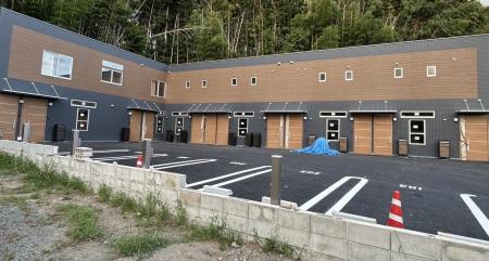 猫とバイク好きのための新築アパート「YOSHITOMI BASE