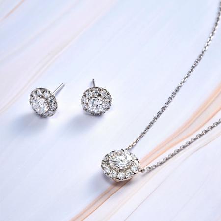 愛され続ける“究極の輝き”を耳元と胸元に。 ブリジャ