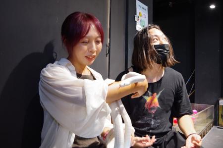 ヘビ4位、トカゲ5位! 水族館で“魚より人気”のふれあ ヘビ4位、トカゲ5位! 水族館で“魚より人気”のふれあ